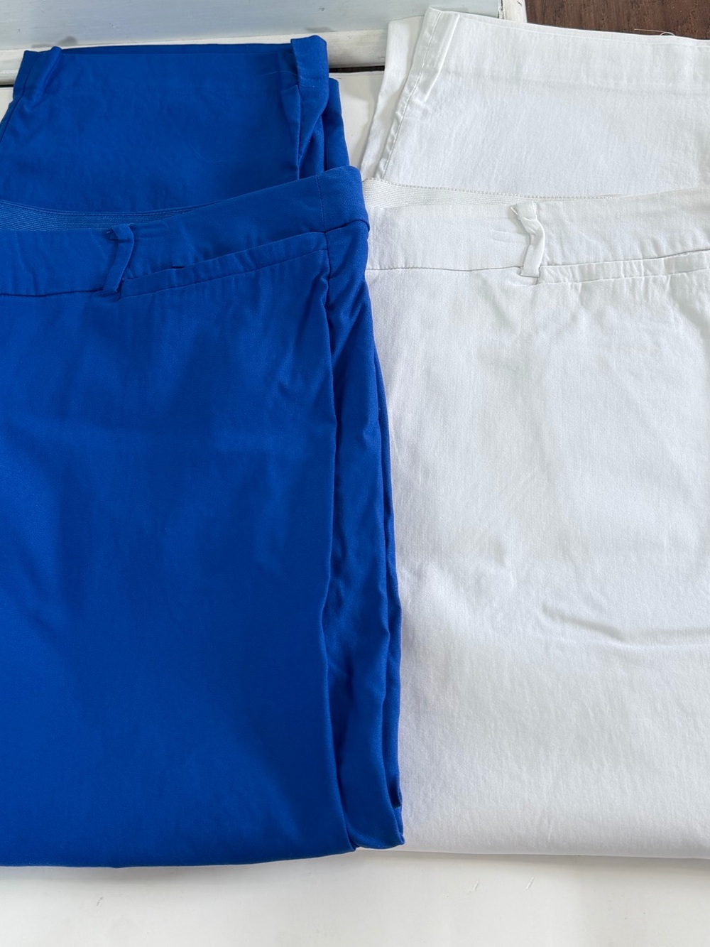 Lane Bryant Capri lot of 2 Pants Women 24 Plus Size Stretch Cropped Blue/White